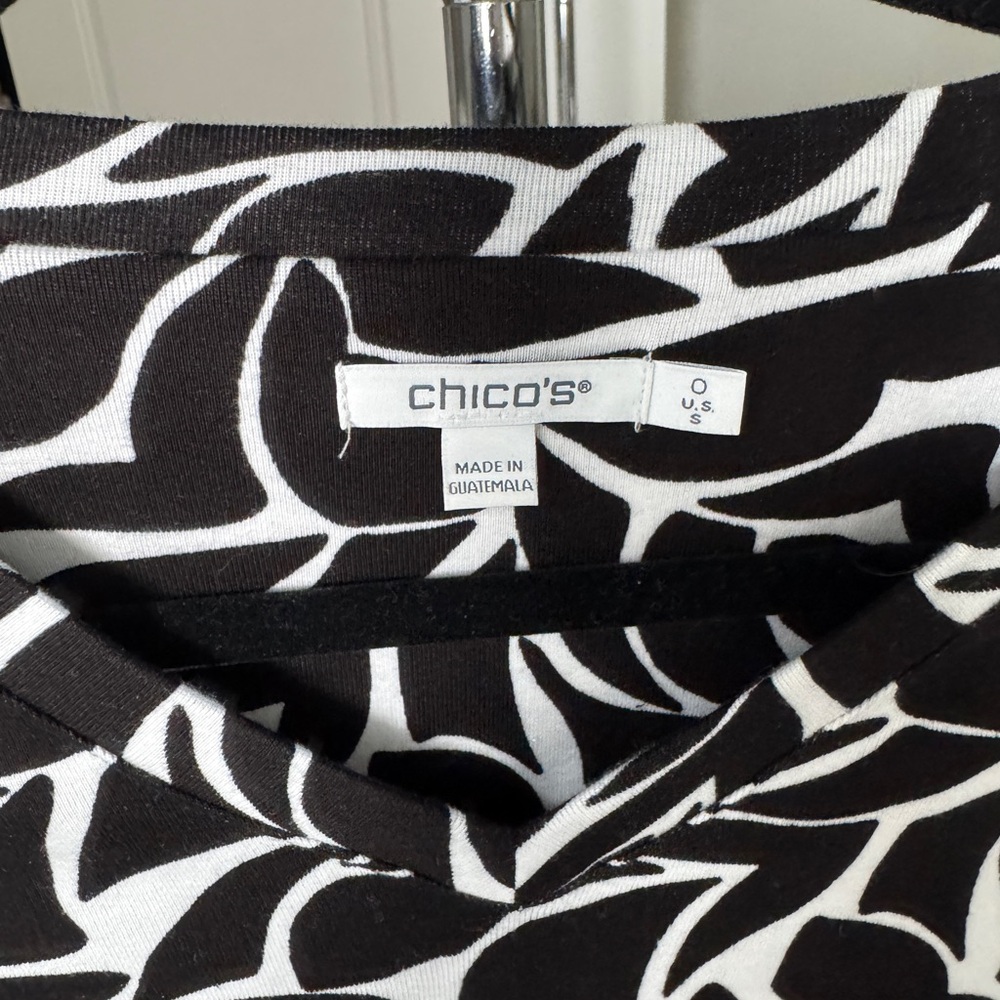 Chico's Abstract Black and White Short Sleeve Top Size Chico's 0 Small - Picture 3 of 8